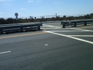 Seen from the "jug handle turn" northbound, a new painted refuge offers some protection for cyclists who previously had to dash across 4 lanes of traffic to continue north to Trestles.